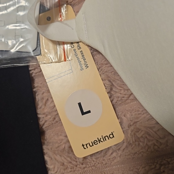 2 Elegant Black and White Seamless Bras - Picture 2 of 3